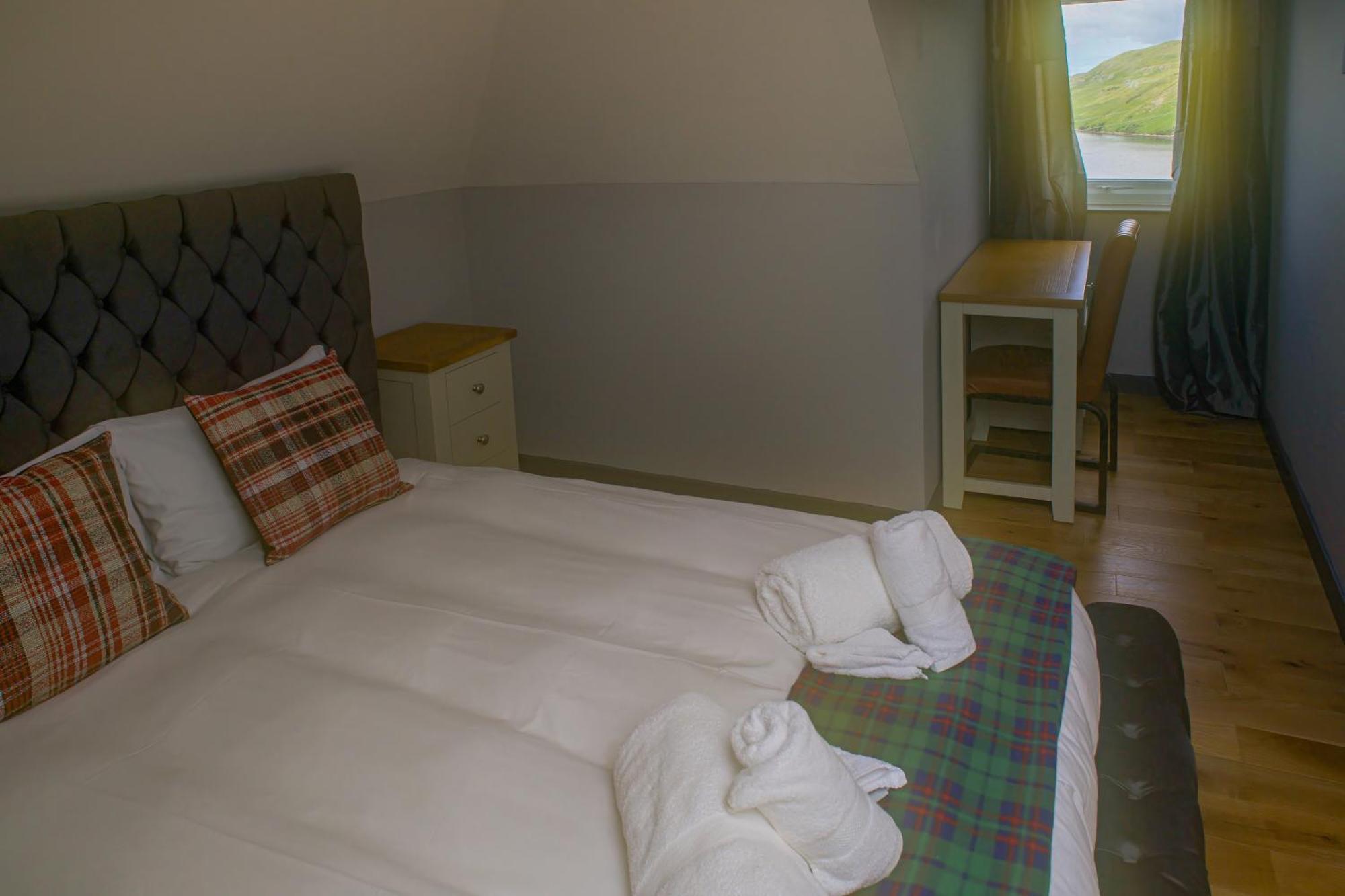 Luxury 4 Bedroom Cottage With Stunning Views Near Fairy Pools! Carbost  Extérieur photo