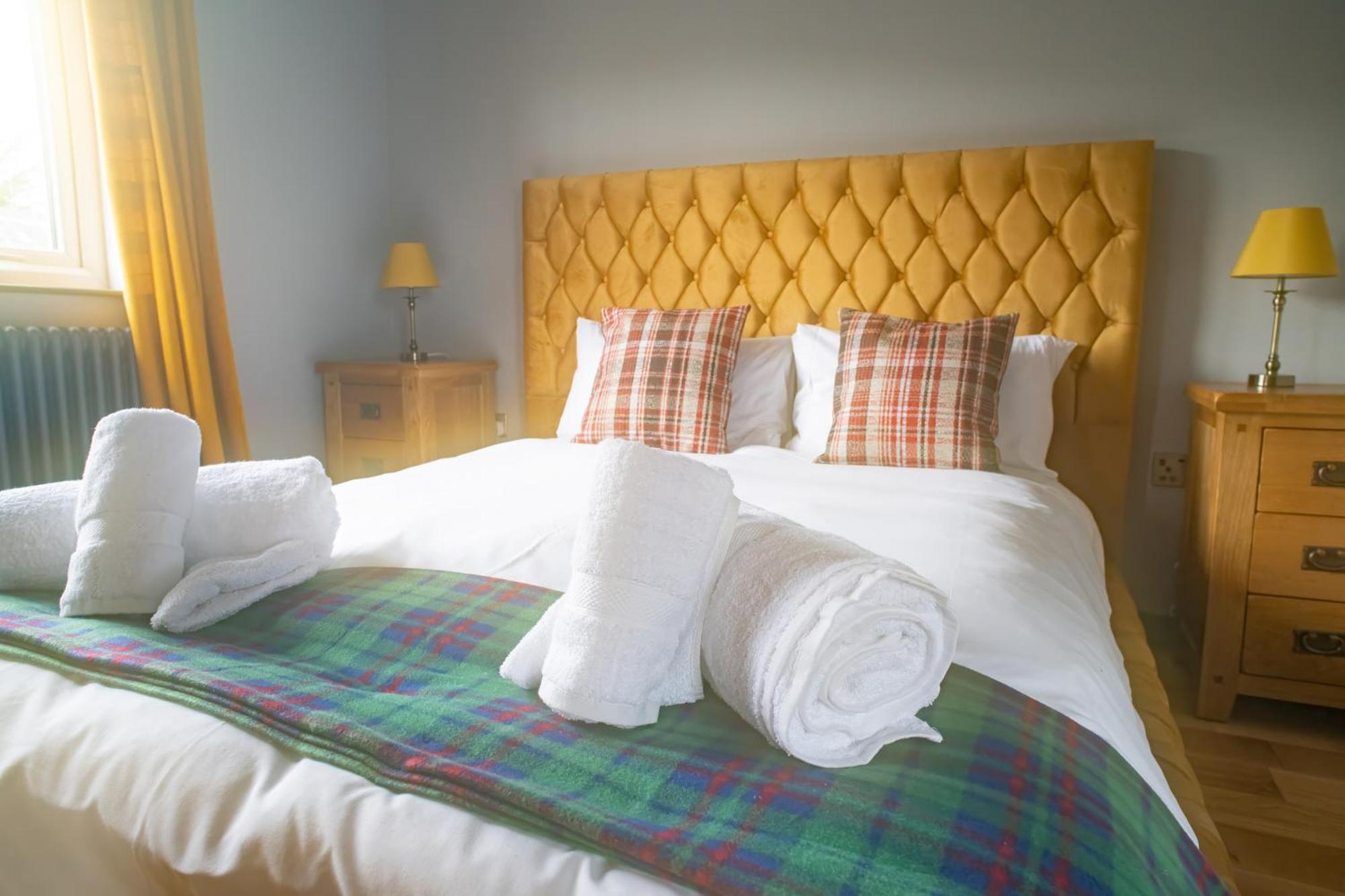 Luxury 4 Bedroom Cottage With Stunning Views Near Fairy Pools! Carbost  Extérieur photo
