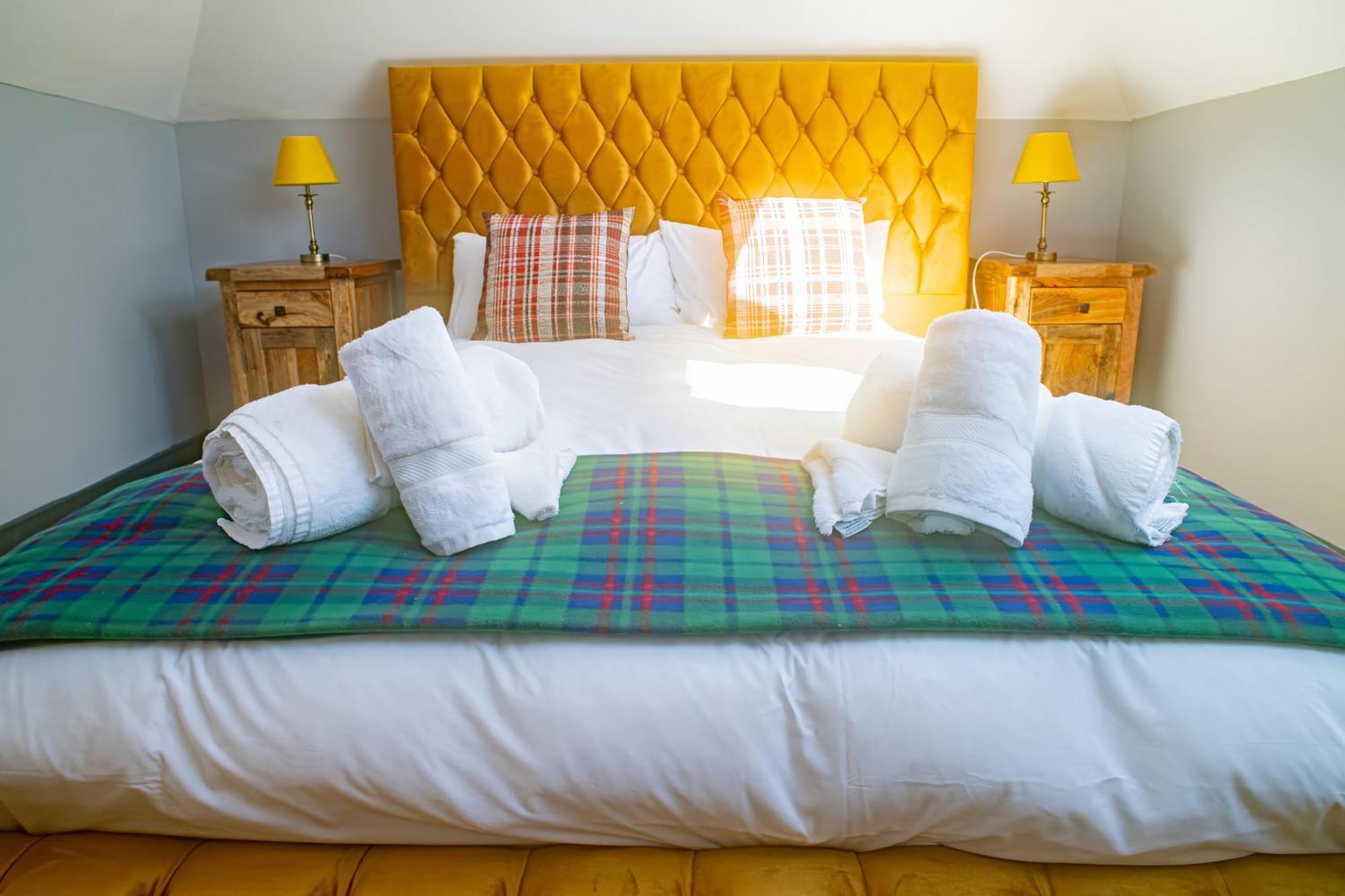 Luxury 4 Bedroom Cottage With Stunning Views Near Fairy Pools! Carbost  Extérieur photo