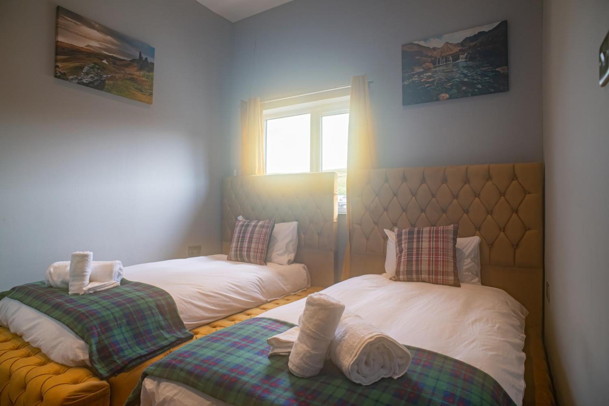 Luxury 4 Bedroom Cottage With Stunning Views Near Fairy Pools! Carbost  Extérieur photo